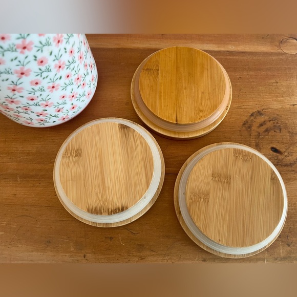 SET OF (3) FLORAL STONEWARE CANISTERS W. WOOD COVERS - Picture 4 of 7